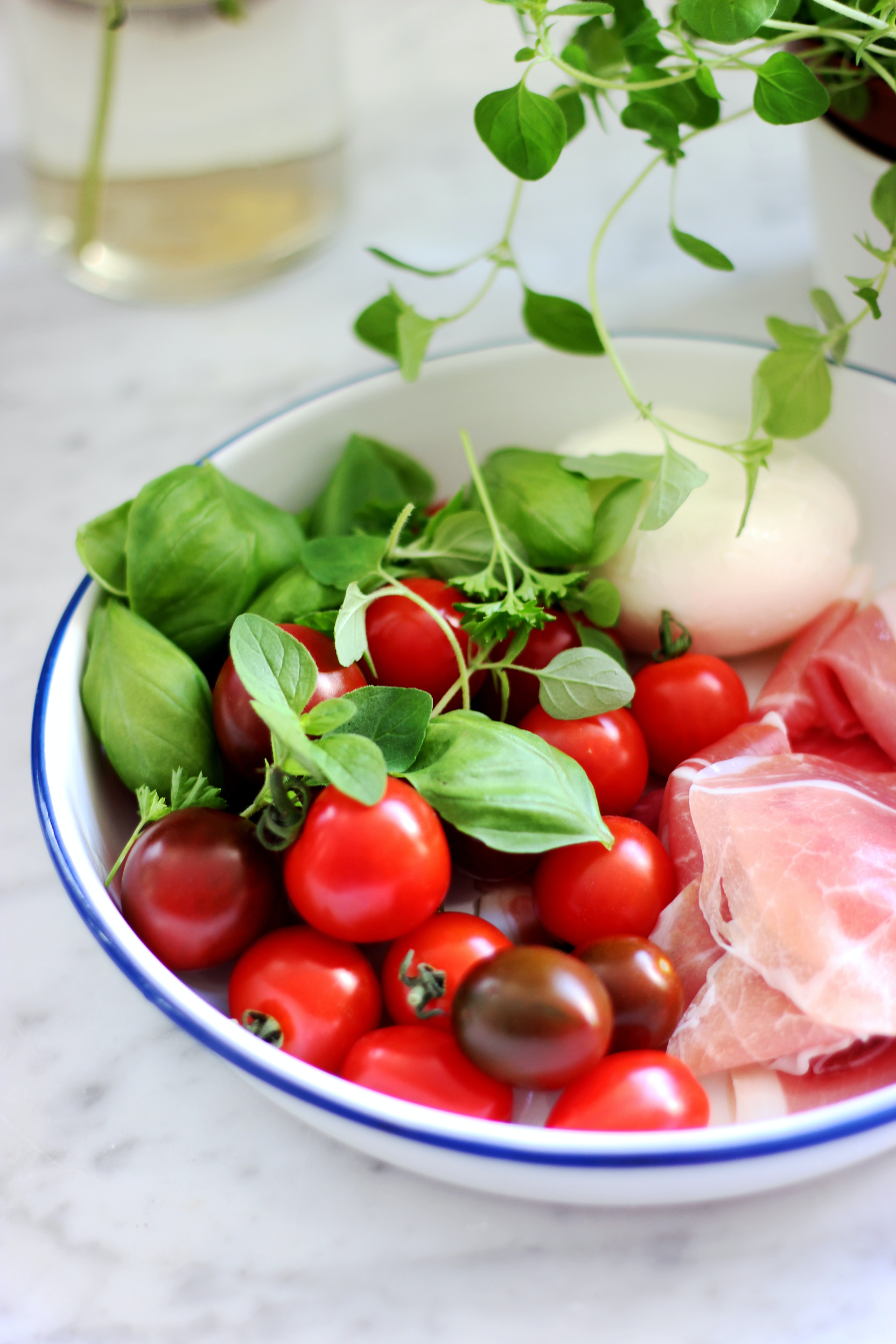 Photo d'une salade tomate mozarella